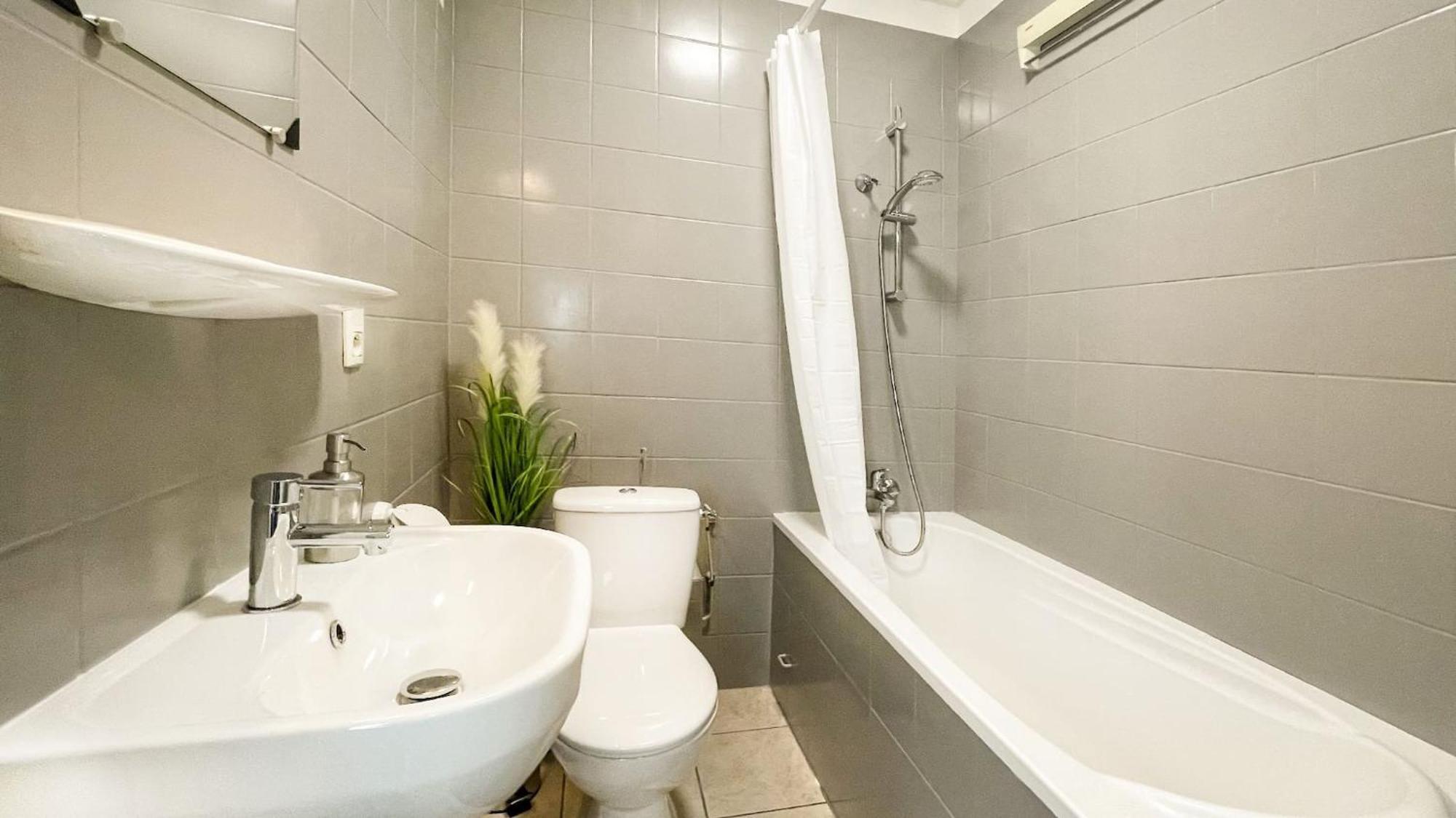 Homey Keola: Tranquil Geneva Gateway with Tram Access Ambilly Exterior photo